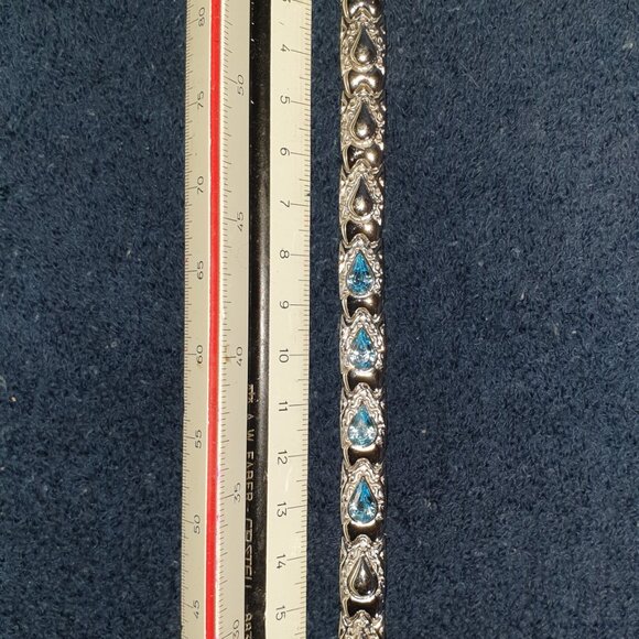 Gorgeous Silver Linked Bracelet with Blue Teardrop Crystal Rhinestones - Picture 4 of 17